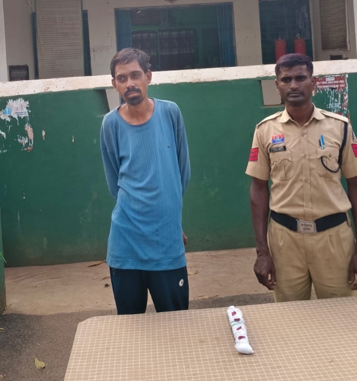 गांव में चाकू लहराकर फैला रहा था दहशत, बस्तर पुलिस ने पहुंचाया जेल