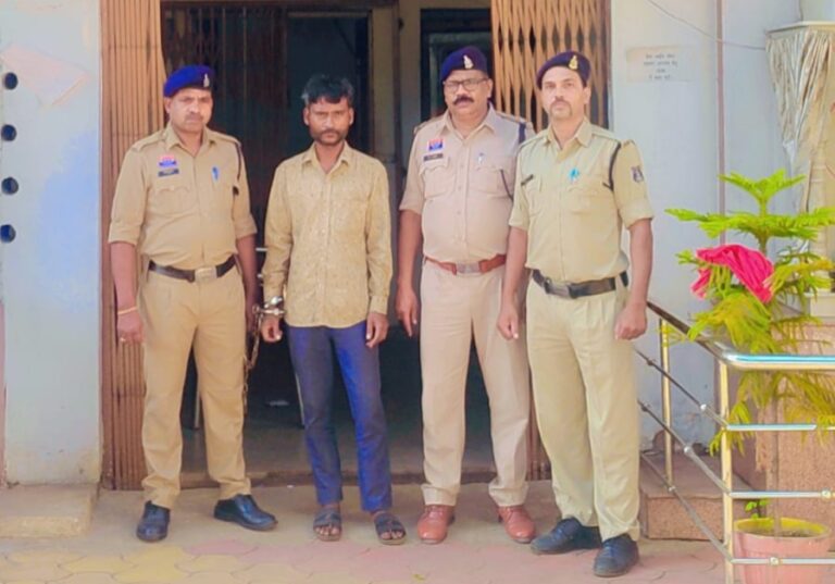 परीक्षा देने गई छात्रा की एक्टिवा उड़ा ले गया चोर, बेचने पहुंचा तो दबोचा गया