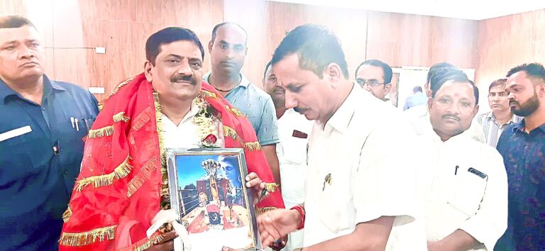 बिहार मंत्रिमंडल गठन पर संजय झा को भाजपा नेता राकेश सिंह ने दी बधाई