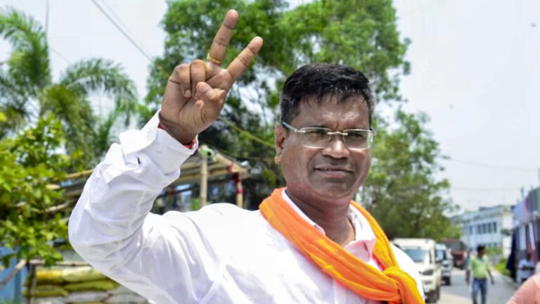 फलता में खिला कमल, देबांशु पांडा की बंपर वोटों से जीत
