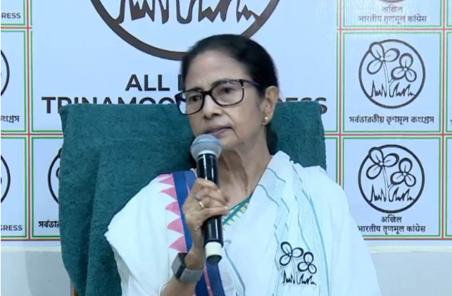 (कोलकाता)ममता की बैठक में पार्टी के 80 में 60 विधायक रहें नदारद
