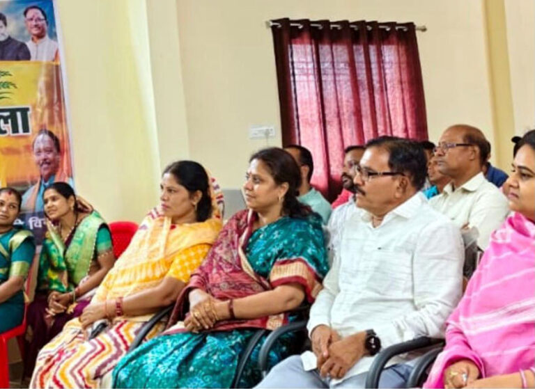 (कुरूद/धमतरी) किसानों के हित में जुटे विभाग, कुरूद में गूंजा विकास और जनकल्याण का संदेश