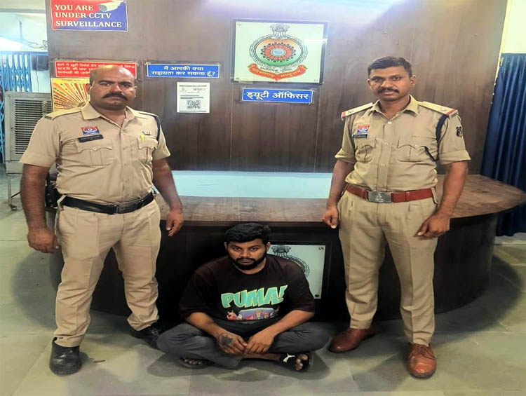 (रायगढ़) फर्जी किरायानामा बनाकर ट्रेलर बेचने वाला शातिर ठग गिरफ्तार, रायपुर में 5.20 लाख में किया था सौदा