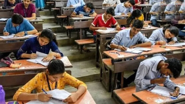 (रायपुर) छत्तीसगढ़ में आज 45 हजार कैंडिडेट्स देंगे री-नीट परीक्षा 2 बजे से एग्जाम, 1.30 बजे तक मिलेगी एंट्री