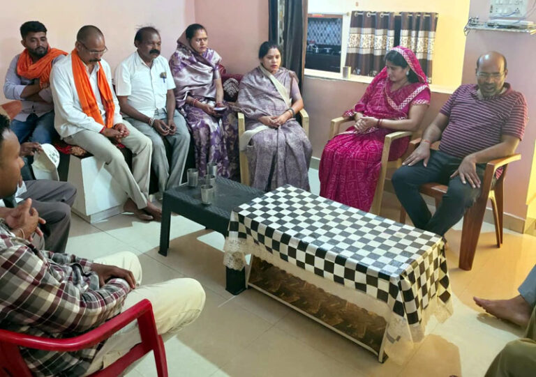 (धमतरी) 12 साल विश्वास के, विकास के, जनकल्याण के अभियान के तहत रंजना साहू ने किया व्यापक जनसंपर्क
