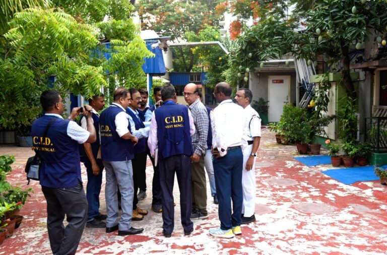 पश्चिम बंगाल में जाली हस्ताक्षर मामले की जांच, सीआईडी ममता बनर्जी के कालीघाट स्थित आवास पहुंची