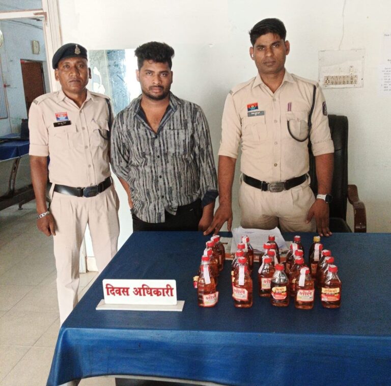 (भाटापारा)समाधान सेल की सूचना पर पुलिस का एक्शन: 2 शराब कोचिए गिरफ्तार, 60 पाव देशी शराब और बाइक जब्त