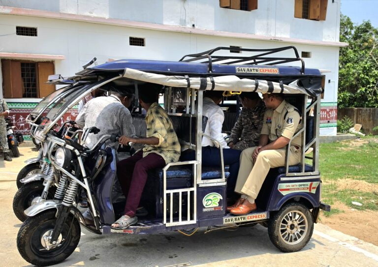 (सुकमा)सुकमा में पुनर्वास की नई मिसाल, 3 पुनर्वासित युवाओं को मिला ई-रिक्शा