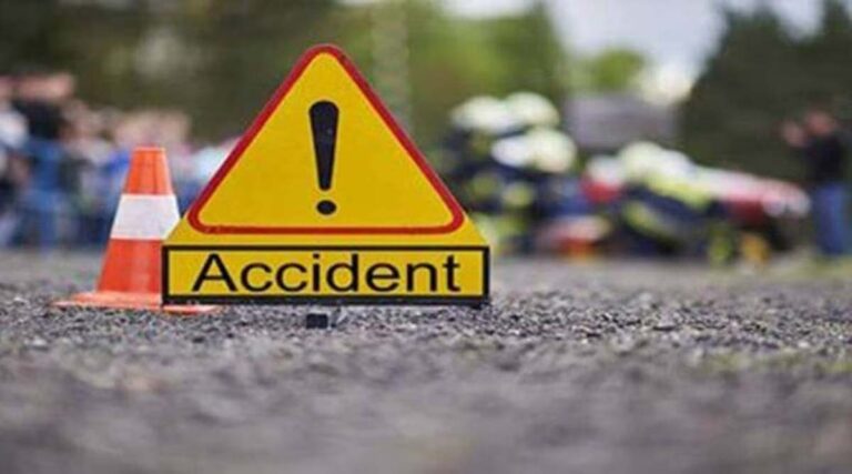 फगवाड़ा में तेज रफ्तार कार पलटी, बस का इंतजार कर रही महिला समेत तीन घायल; महिला की हालत गंभीर