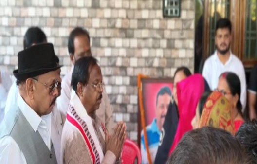 (कोरिया) कोरिया नौगई हत्याकांड: पीडि़त परिवार से मिले मंत्री रामविचार नेताम