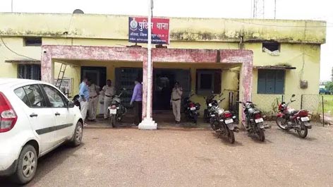 (रायपुर) अफ सरों को नगर पालिका अध्यक्ष के पति ने धमकाया, एफआईआर दर्ज