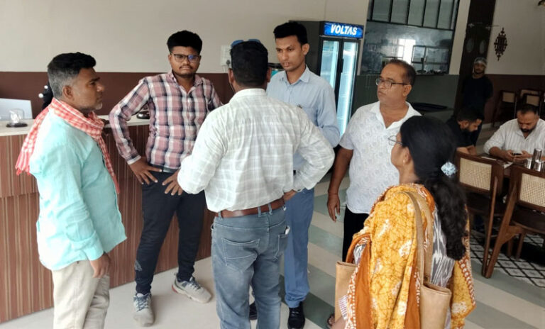 (रायपुर) जनशिकायत पर त्वरित कार्रवाई: होटल दक्षिण सूत्र पर कचरा फैलाने के आरोप में 2500 का ई-चालान