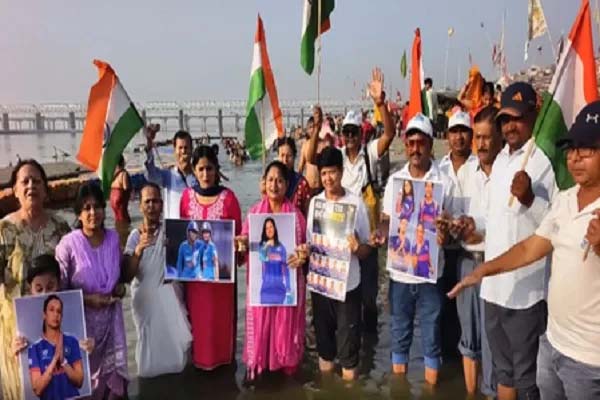 (नई दिल्ली)पाकिस्तान के खिलाफ भारतीय बेटियों की जीत के लिए गंगा पूजन और आरती, फैंस बोले-हरमनप्रीत करेंगी कमाल