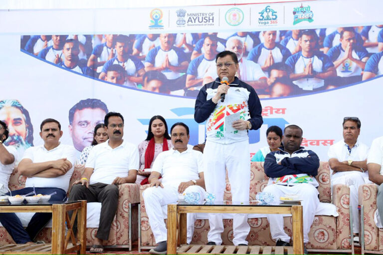 (रायपुर) योग से शारीरिक व मानसिक विकास होता है, इसे जीवन में अपनाएं – मंत्री लखनलाल देवांगन