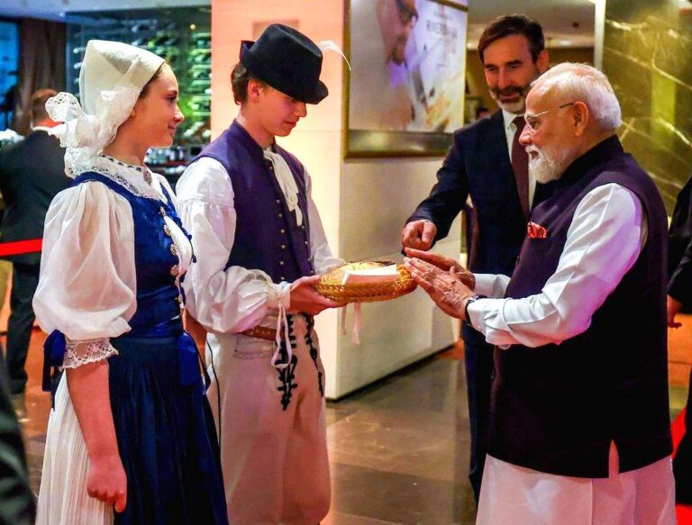 स्लोवाकिया पहुंचे पीएम मोदी, 33 साल में पहली बार किसी भारतीय प्रधानमंत्री का ऐतिहासिक दौरा