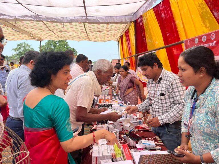 (धमतरी)ग्राम फरसिया में आयुष्मान आरोग्य शिविर का सफल आयोजन