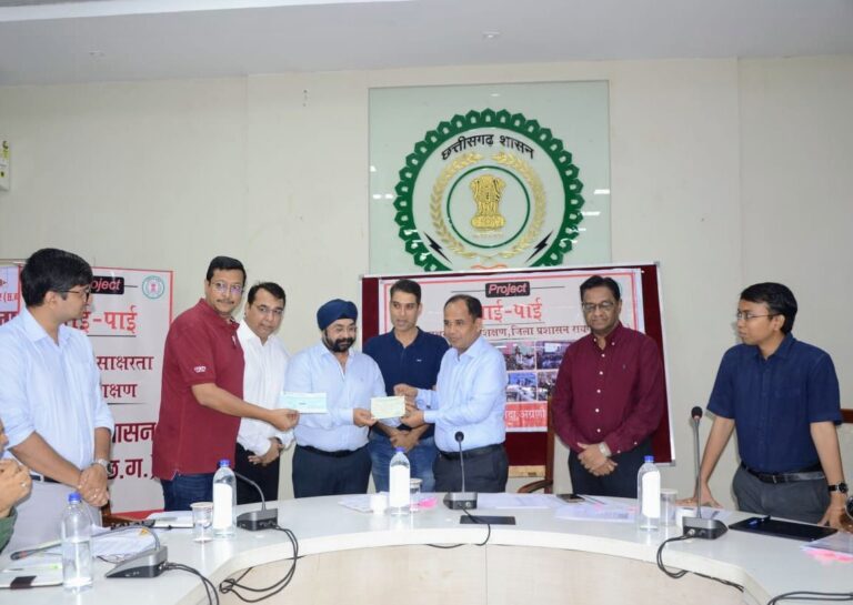 (रायपुर) रायपुर ऑटोमोबाइल डीलर्स एसोसिएशन ने रेडक्रॉस सोसाइटी के लिए दी सहयोग राशि