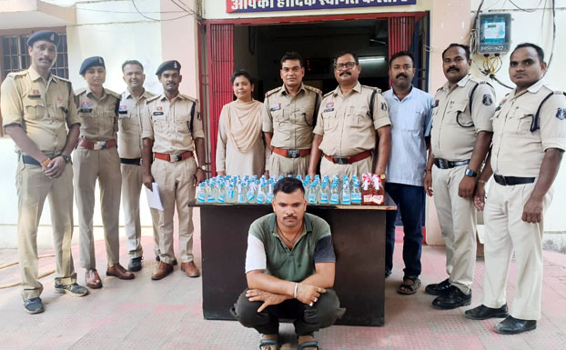 (धमतरी) किराना दुकान की आड़ में चल रहा था अवैध शराब कारोबार, 128 पौवा शराब के साथ आरोपी गिरफ्तार