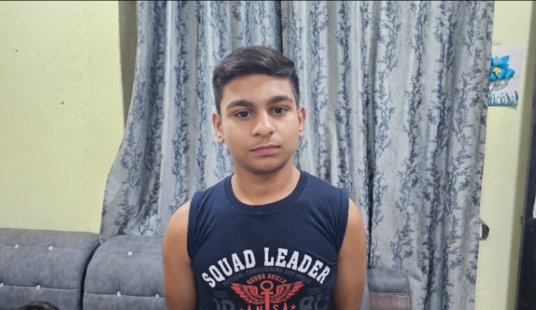 (रायपुर) केन्द्रीय विद्यालय में नौवीं के छात्र आराध्य शर्मा को कलाकेन्द्र रायपुर में गिटार प्रशिक्षण प्राप्त कर संगीत के क्षेत्र में मिली नई पहचान