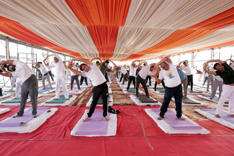 (मुंगेली) अंतर्राष्ट्रीय योग दिवस पर मुंगेली में सामूहिक योगाभ्यास