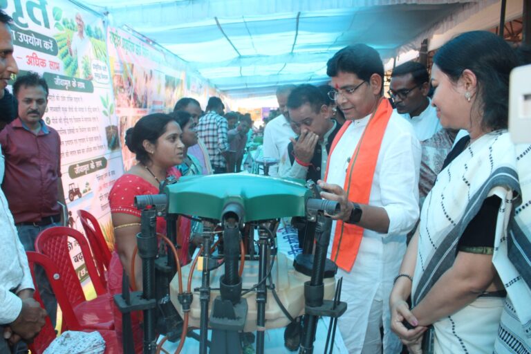 (सारंगढ़-बिलाईगढ़) नमो ड्रोन दीदी योजना से लखपति दीदी बनी सुनीता पटेल