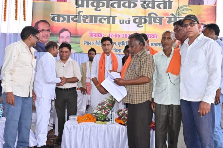 (धमतरी)राजस्व एवं जिला प्रभारी मंत्री टंकराम वर्मा ने प्राकृतिक खेती ०को बताया स्वस्थ, समृद्ध और आत्मनिर्भर भारत का आधार