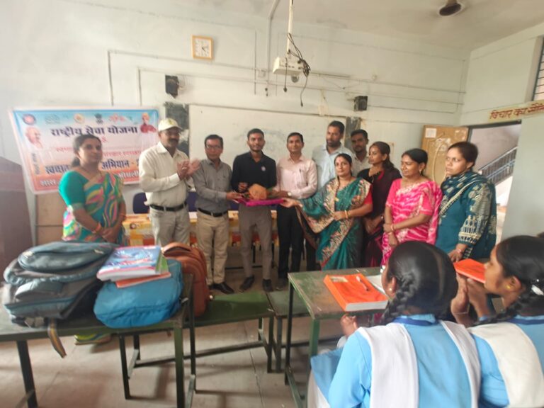 (धमतरी)भावेश कुमार का अग्निवीर में चयन होने पर विद्यालय परिवार ने दी बधाई
