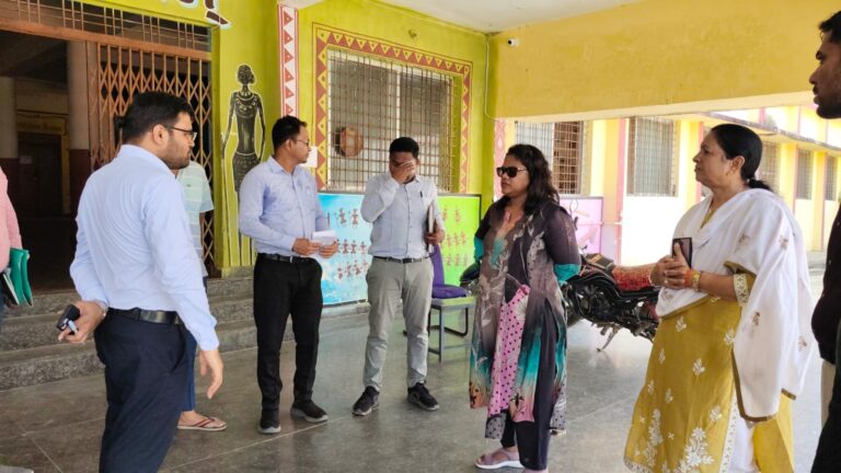 (कोण्डागांव) कलेक्टर ने फरसगांव में निर्माणाधीन छात्रावास, लाइब्रेरी एवं शैक्षणिक संस्थानों का किया निरीक्षण