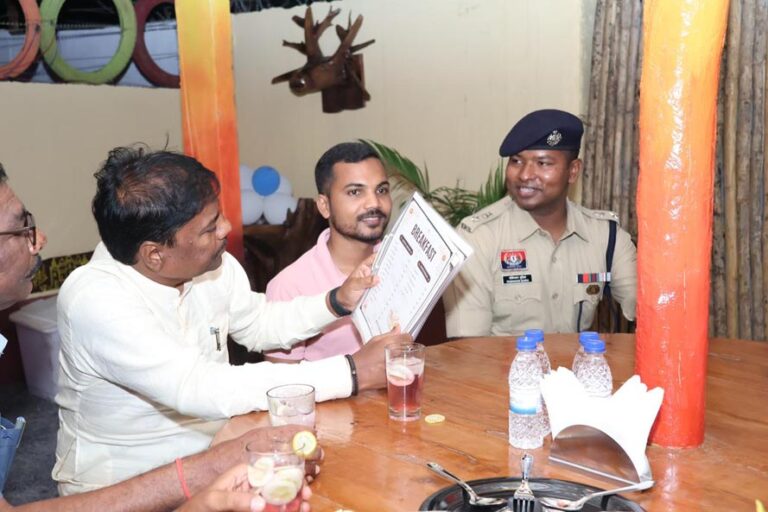 (नारायणपुर) विग्रह से विश्वासÓ की मिसाल: नारायणपुर पुलिस ने शुरू किया ‘मैत्री कैफेÓ, आत्मसमर्पित नक्सलियों को मिलेगा रोजगार