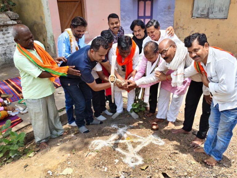 (कवर्धा) विधायक निधि से यादव समाज सामुदायिक भवन के लिए मिले 15 लाख