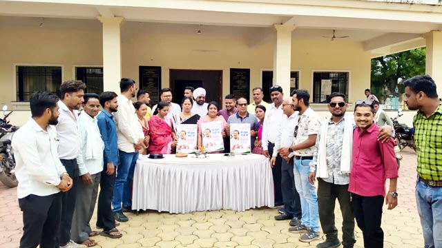 (धमतरी) राहुल गांधी का जन्मदिन कांग्रेस भवन में उत्साहपूर्वक मनाया