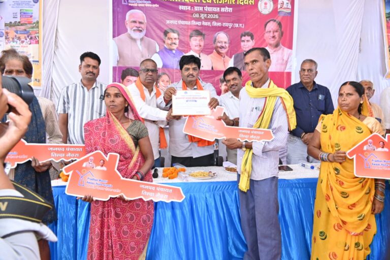 (रायपुर) सरोरा बना जनकल्याण का केंद्र: जिला पंचायत अध्यक्ष अग्रवाल ने रोजगार, आवास, स्वच्छता और पर्यावरण संरक्षण के कार्यक्रमों को दी नई गति