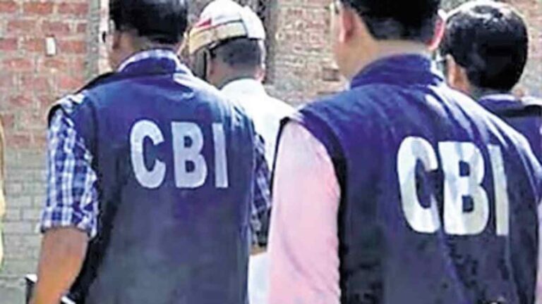हरियाणा में सीबीआई की बड़ी कार्रवाई: 661 करोड़ के बैंक घोटाले में 3 आईएएस और 1 आईएफएस के ठिकानों पर देर रात छापा, जब्त हुए कई दस्तावेज