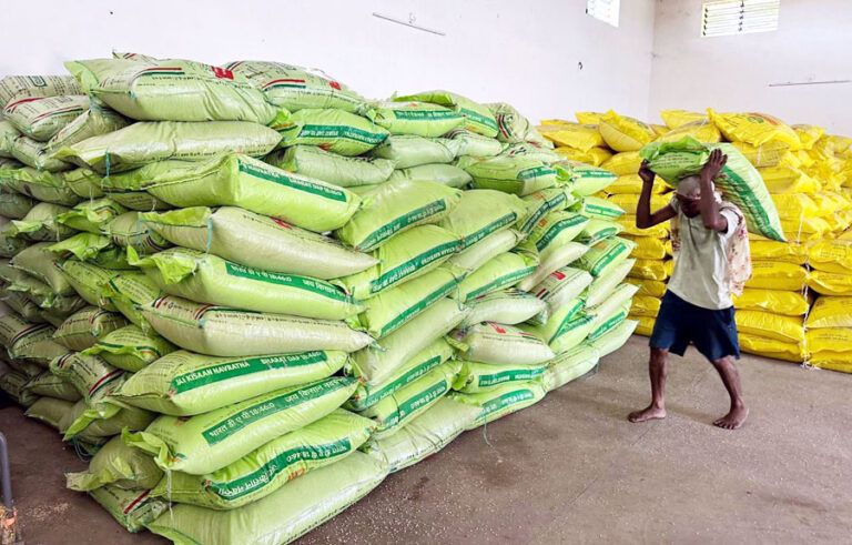 (धमतरी) खरीफ सीजन से पहले धमतरी में खाद-उर्वरकों की पुख्ता व्यवस्था