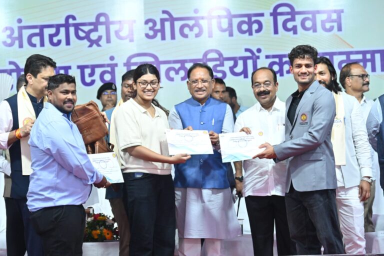 (रायपुर) मुख्यमंत्री विष्णुदेव साय ने खिलाडिय़ों का बढ़ाया उत्साह: 2036 पौधों के रोपण से ओलंपिक मेजबानी के संकल्प को दी नई ऊर्जा
