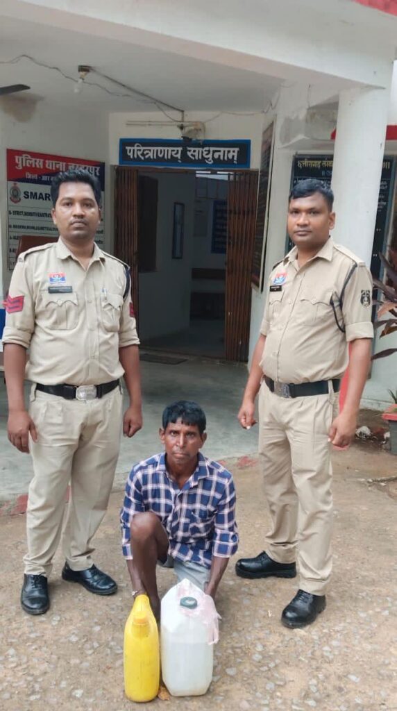 (कांकेर) उजियारा अभियान के तहत नरहरपुर पुलिस की बड़ी कार्रवाई, 16.260 बल्क लीटर शराब के साथ दो आरोपी गिरफ्तार