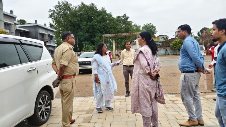 (कोण्डागांव)नीट परीक्षा के आयोजन को लेकर का कलेक्टर व एसपी ने परीक्षा केंद्रों का किया निरीक्षण