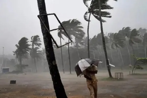 अगले तीन दिन में दस्तक दे रहा मानसून, दिल्ली-यूपी समेत 17 राज्यों में भारी बारिश और आंधी का अलर्ट