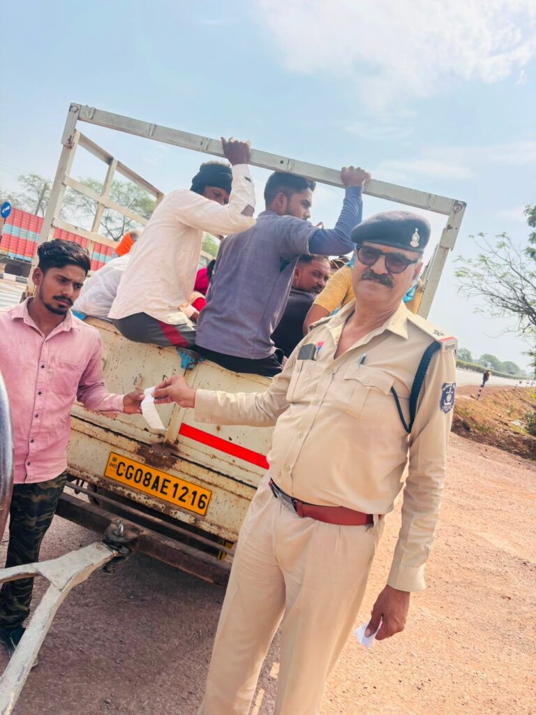 (दुर्ग) दुर्ग में सड़क सुरक्षा अभियान तेज, एक सप्ताह में 74 माल वाहक वाहनों पर कार्रवाई
