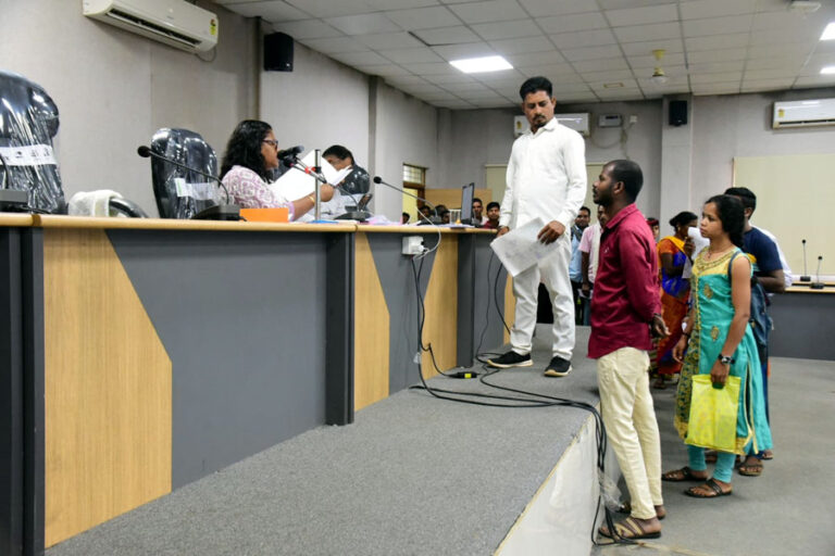 (कोण्डागांव) कलेक्टर ने जनदर्शन में सुनी आमजनों की समस्याएं