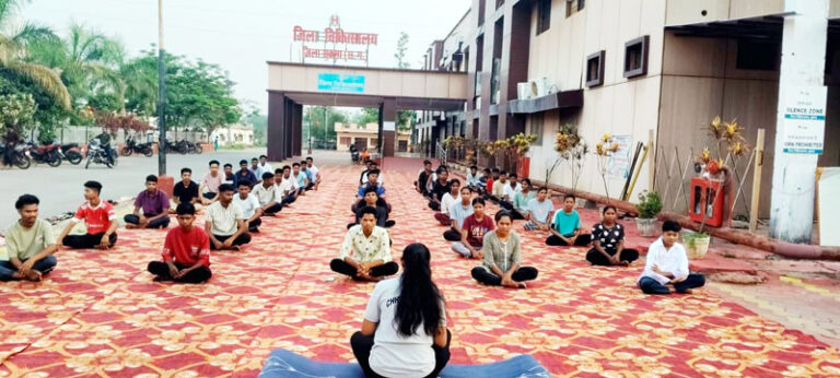 (सुकमा) योग से स्वास्थ्य, अनुशासन और सकारात्मकता का संदेश
