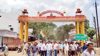 (धमतरी) मूलभूत सुविधाओं की मांग को लेकर 52 गांवों के आदिवासियों का कलेक्ट्रेट घेराव, धमतरी में बड़ा प्रदर्शन