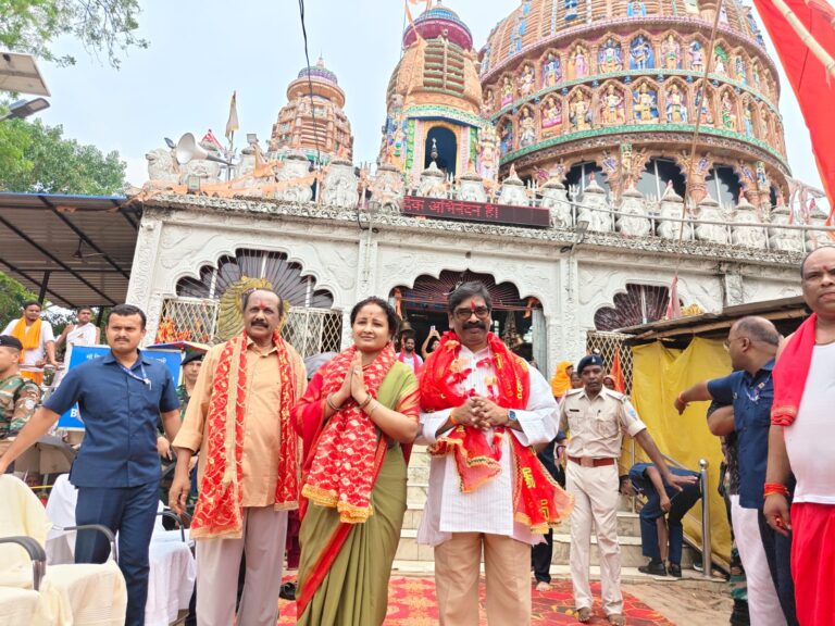 तमाड़ के दिऊड़ी मंदिर पहुंचे मुख्यमंत्री हेमंत सोरेन