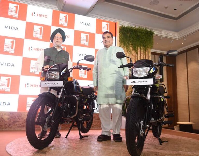केंद्रीय मंत्री श्री नितिन गडकरी ने नई दिल्ली में हीरो मोटोकॉर्प की पहली फ्लेक्स-फ्यूल मोटरसाइकिलों के लॉन्च कार्यक्रम को संबोधित किया