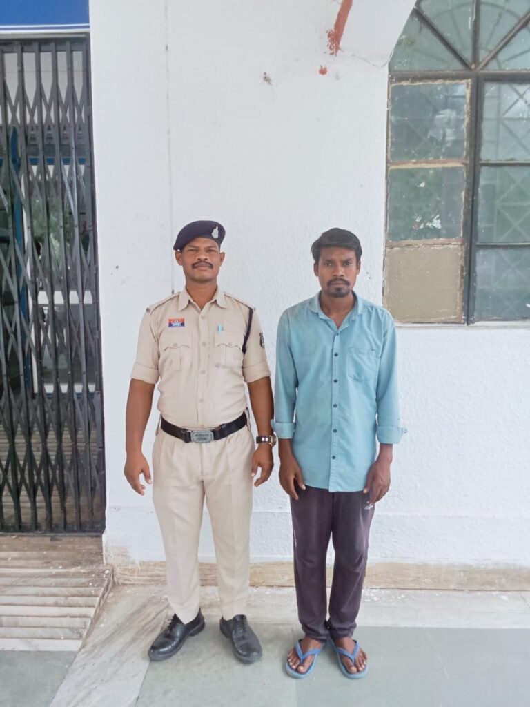 (अंबागढ़ चौकी)अवैध शराब परिवहन पर अंबागढ़ चौकी पुलिस की बड़ी कार्रवाई, 42 पौवा देशी शराब के साथ आरोपी गिरफ्तार