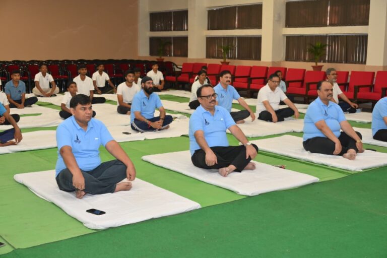 (भिलाई) भिलाई इस्पात संयंत्र में उत्साहपूर्वक मनाया गया अंतरराष्ट्रीय योग दिवस 2026