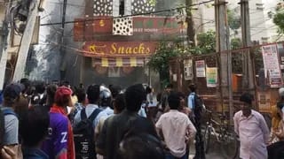 (नईदिल्ली)मालवीय नगर अग्निकांड में दिल्ली पुलिस ने दर्ज किया गैर इरादतन हत्या का मामला