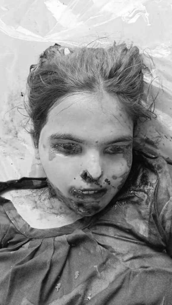(महासमुंद) खेत से युवती का शव बरामद, धारदार हथियार से हत्या की आशंका, पहचान बताने वालों से पुलिस की अपील