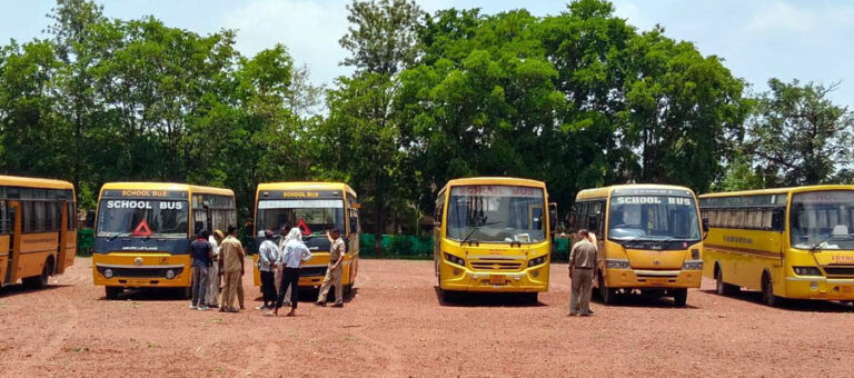 (जशपुर) स्कूल खुलने से पहले जशपुर में स्कूल बसों की सघन जांच, चालकों का हुआ स्वास्थ्य परीक्षण