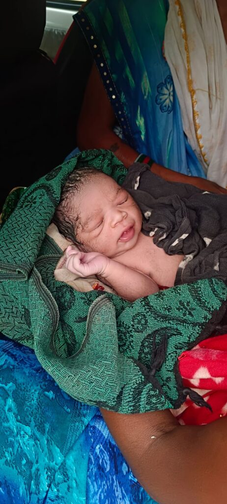 (गौरेला-पेण्ड्रा-मरवाही) डॉयल-112 वाहन में गूंजी किलकारी, प्रसूता ने रास्ते में स्वस्थ बालक को दिया जन्म